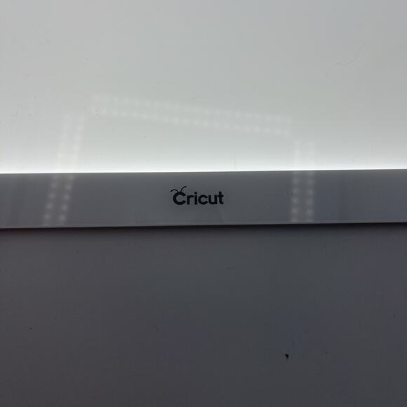 Cricut Bright Pad Tracing Pad with Adjustable LED Light CLP7000 - Picture 2 of 6